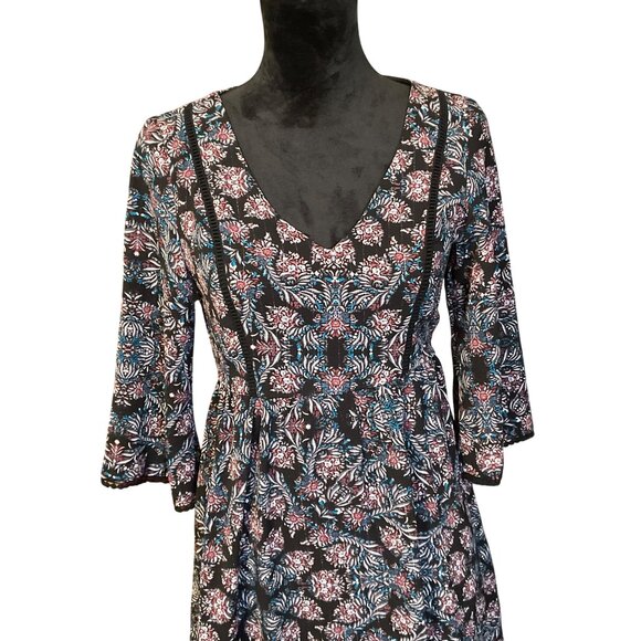 Floral Lily Rose Dress With V-Neckline & 3/4 Bell Sleeves - Small - Picture 2 of 4